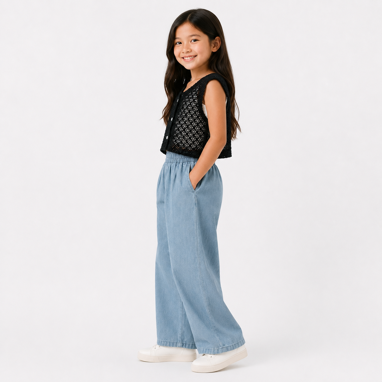 Girls'  3-piece set with a short-sleeve t-shirt and wide-leg jeans.