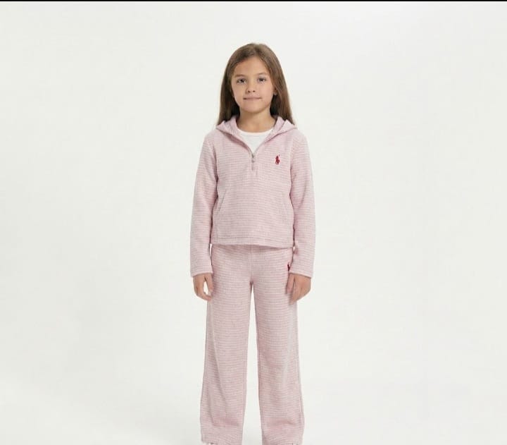 Girls' outfit made of imported material