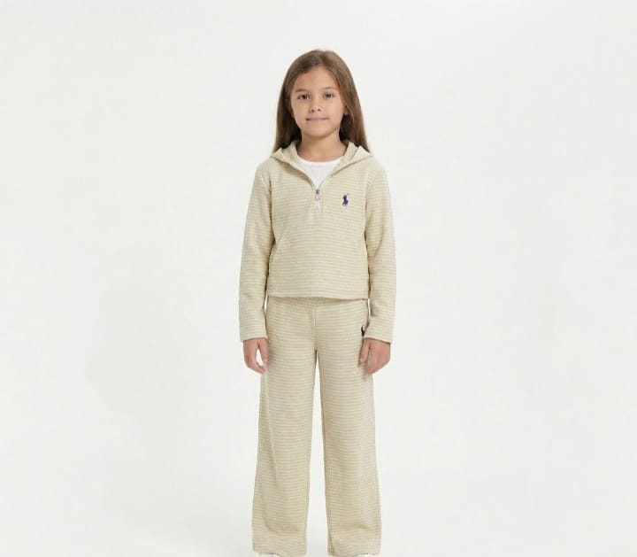 طقم ملابس للبنات مصنوع من مواد مستورد